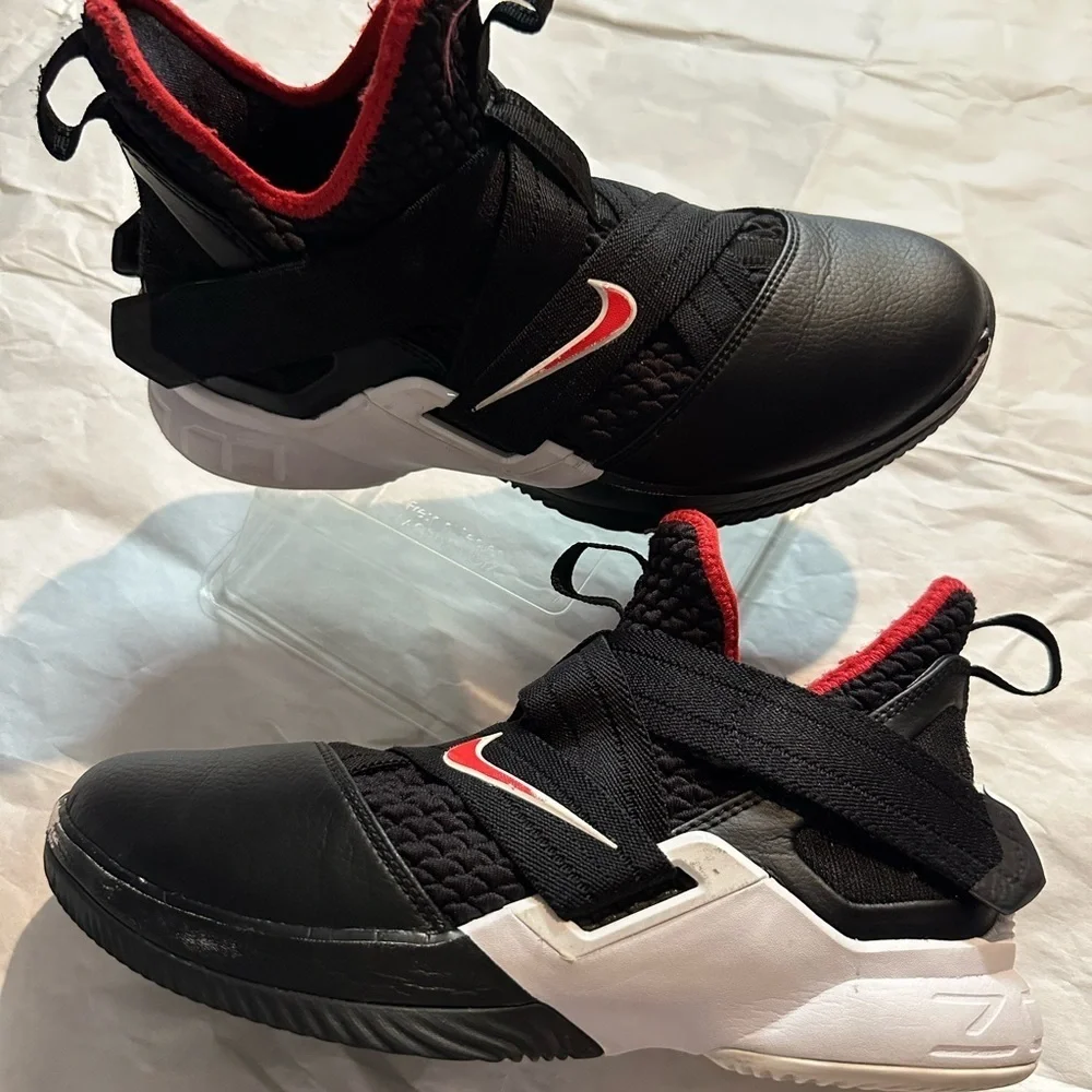 Nike dynamic sneakers